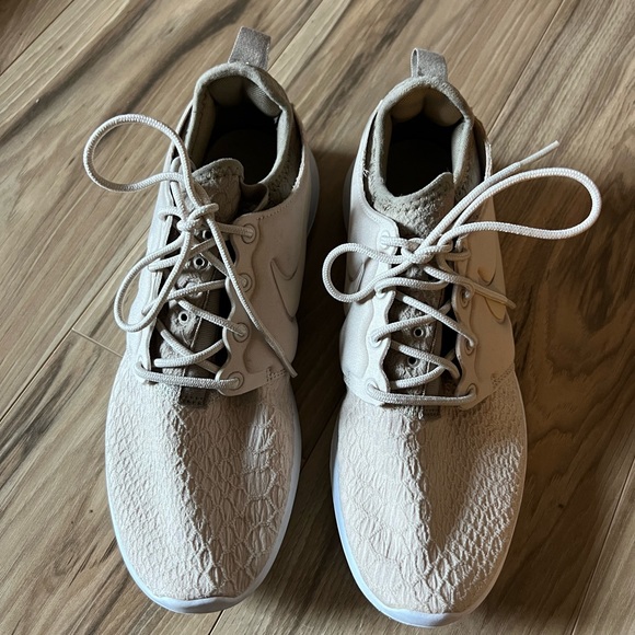 8.5 tan womens nikes - Picture 3 of 8
